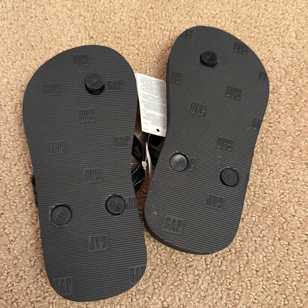 NWT. Gap Star Wars little boy flip flops. Size 12/13
